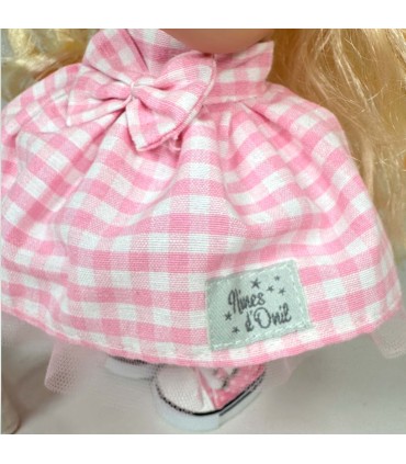 MIA RUBIA CON MASCOTA