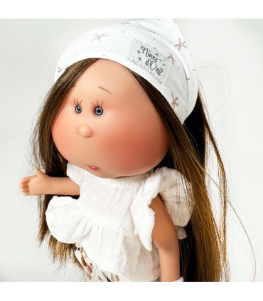 MIA MORENA CON MASCOTA