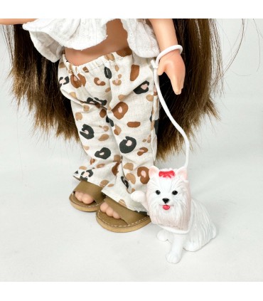 MIA MORENA CON MASCOTA