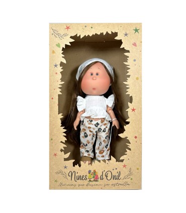 MIA MORENA CON MASCOTA